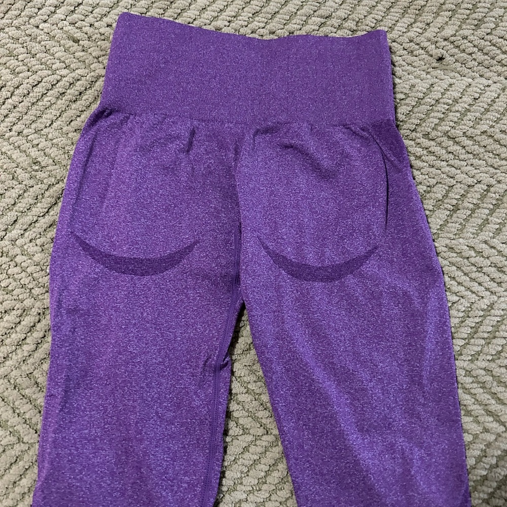 Contouring workout leggings